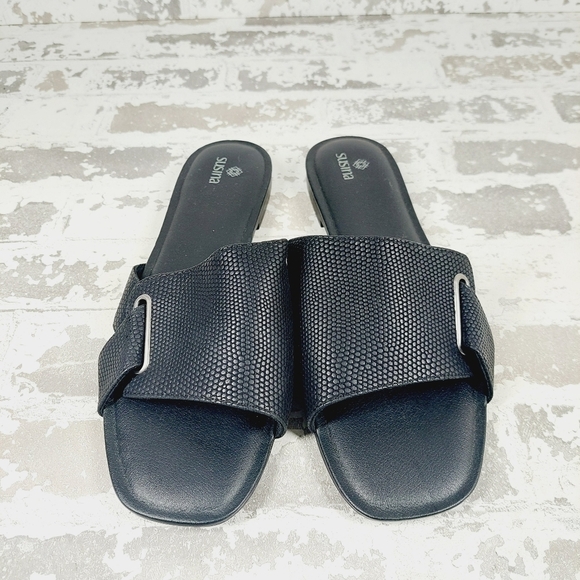 Susina Black Single Strap Slide Slipper Contemporary Sandals V638 - Picture 3 of 11